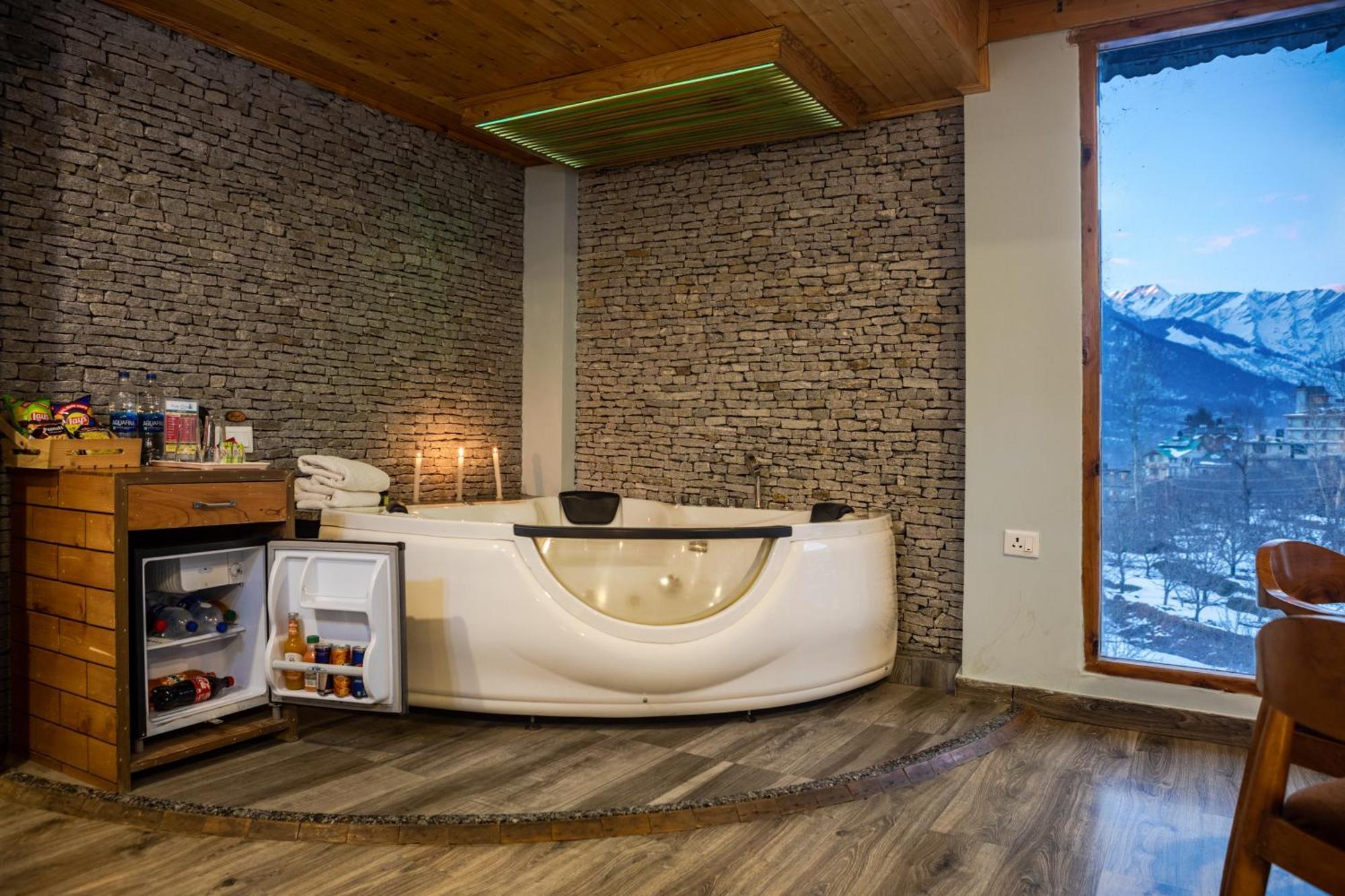 Snow Flakes Resort And Spa Centrally Heated Luxury Resort Manali  Exterior photo