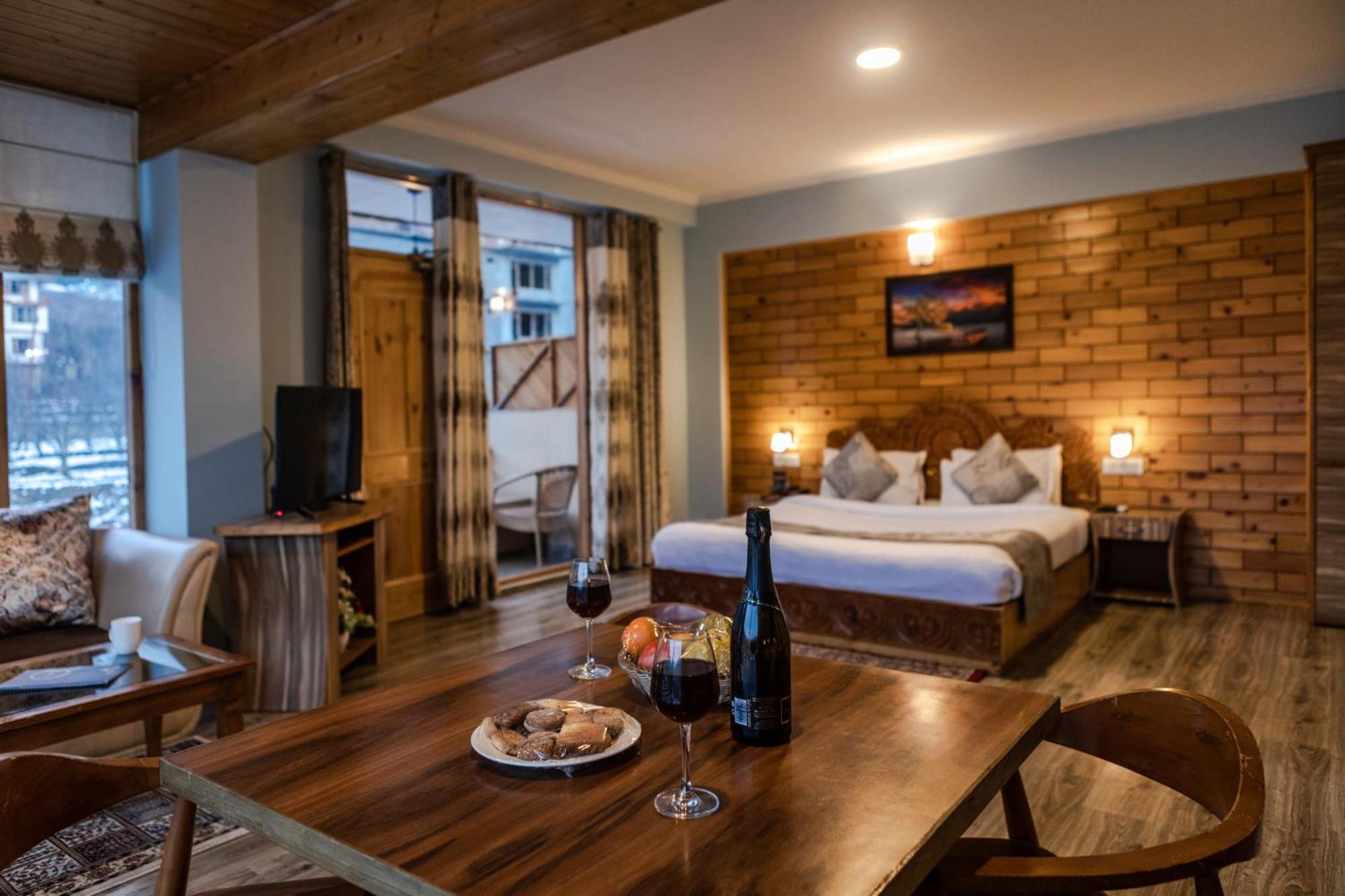 Snow Flakes Resort And Spa Centrally Heated Luxury Resort Manali  Exterior photo